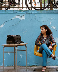 Nhà văn Dương Thu Hương và chiếc máy chữ