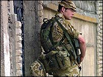 Irak'ta görev yapan bir İngiliz askeri