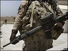 Một người lính canh gác tại Kandahar