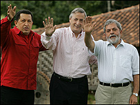Chávez (esq.), Kirchner e Lula em Brasília/Foto Agência Brasil: Ricardo Stuckert
