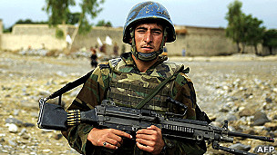 جندي أفغاني