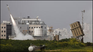 صاروخ اسرائيلي ينطلق من "القبة الحديدية"