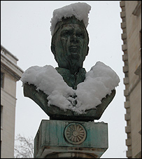 पंडित नेहरू की प्रतिमा (फ़ोटो/नलिन कुमार)