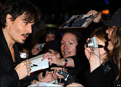 Johnny Depp ký tặng