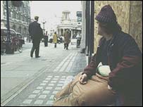 特别是英格兰北部和苏格兰 近十分之一人口常年不工作 靠领取公共救济金生活