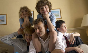 Karen (Ramona Marquez), Mum (Claire Skinner), Dad (Hugh Dennis), Ben (Daniel Roche) and Jake (Tyger Drew-Honey) in Outnumbered