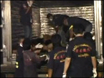 Equipes de emergência em Ranong, na Tailândia