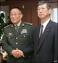 Bộ trưởng Quốc phòng Trung Quốc và Nhật Bản gặp gỡ