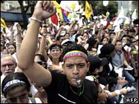 تظاهرات مخالفان بستن تلویزیون آر تی سی