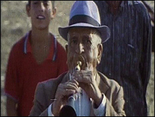 نمایی از فیلم "سازنه" به کارگردانی هوشنگ میرزایی