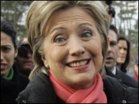 هیلاری کلینتون در جریان سخنرانی پس از پیروزی در نیوهمشایر