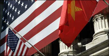 Cờ VN tại Sở giao dịch chứng khoán New York trong chuyến thăm của Chủ tịch Nguyễn Minh Triết tháng 6/2007