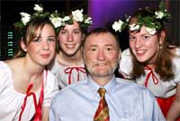 Gyda Mari, Lowri a Zoe o Aelwyd yr Ynys