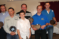 Brendon Lloyd, Russell Owen, Graham Jones, Simon Brown, David Lloyd Jones a Callum Stephen y tu blaen