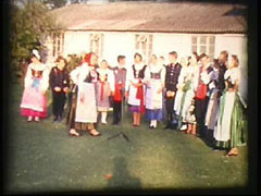 delwedd: Llun llonydd o ŵyl haf ym Mhenley yn dangos grŵp mewn gwisgoedd Pwylaidd.