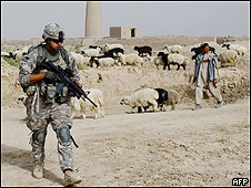 جندي اجنبي في افغانستان