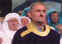 Y bardd ar y llwyfan