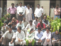 صحافیوں کا سندھ اسمبلی  کے باہر دھرنا