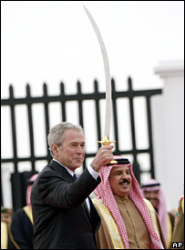 جورج بوش رییس جمهوری آمریکا و سلطان حامد پادشاه بحرین