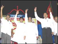 راج ٹھاکرے نے کہا ہے کہ وہ دیکھیں گے کہ ٹرین دھماکوں  کے مشتبہ افراد کا مقدمہ کون وکیل لڑتا ہے۔