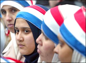 फ़्रांस में हिजाब पर प्रतिबंध का विरोध