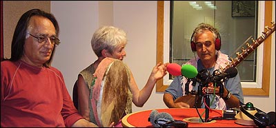 پرفسور جان بيلی، ورونيکا و هارون يوسفی