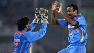 عرفان پٹھان اور مہندر سنگھ دھونی