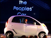 रतन टाटा नैनो के साथ