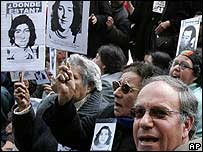 Manifestação de familiares e amigos de pessoas desaparecidas durante o regime militar no Chile