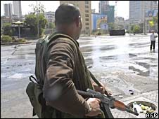 Giao tranh nổ ra khiến ít nhất 65 người thiệt mạng