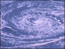 地震后引发的海啸漩涡