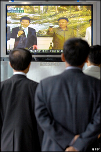 Người dân Seoul xem truyền hình về chuyến thăm
