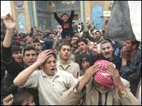 شيعيان در کنار حرم سامره