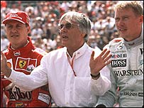 اکلستون در کنار قهرمانان اتومبيلرانی