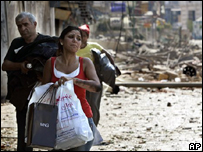 Escombros em área bombardeada em subúrbio de Beirute