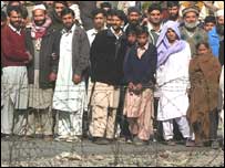 وادئ نیلم میں سات نومبر کو زلزلے کے متاثرین غذائی امداد کے منتظر