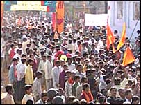 भोजशाला में पहुँचे लोग