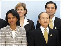 Ngoại trưởng Mỹ Condoleezza Rice và Ngoại trưởng Thái Lan Nitya Pibulsonggram tại Hà Nội