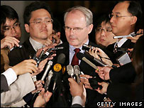 Ông Christopher Hill