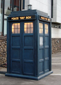 Tardis y gyfres newydd o Doctor Who yn y BBC