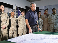 ABD Başkanı George Bush Irak'ta komutanlarla