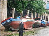 Barcos arrastados para rua de Havana pelo furacão Ike (foto: Raquel Pérez)