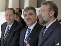 از راست به چپ:  لاریجانی، گل و سولانا 