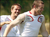 鲁尼(右)和欧文(左)