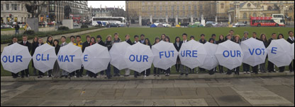 来自13个国家的青年大使传递信息