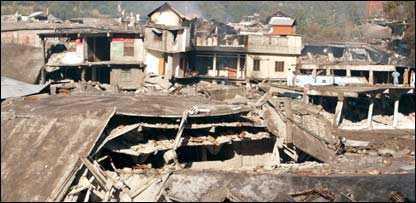 بالاکوٹ کے علاقے میں تباہ شدہ عمارتیں