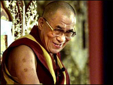 Đạt Lai Lạt Ma thuyết pháp tại Đài Bắc 03/04/2001-ảnh của AP