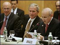 O secretário do Tesouro dos EUA, Henry Paulson, o presidente dos EUA, George W. Bush, e o ministro da Fazenda, Guido Mantega, neste sábado 