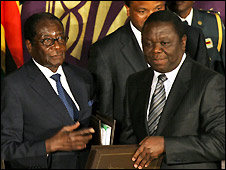 Ông Robert Mugabe, trái, và lãnh đạo đối lập Morgan Tsvangirai