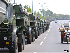 Đoàn xe cứu trợ